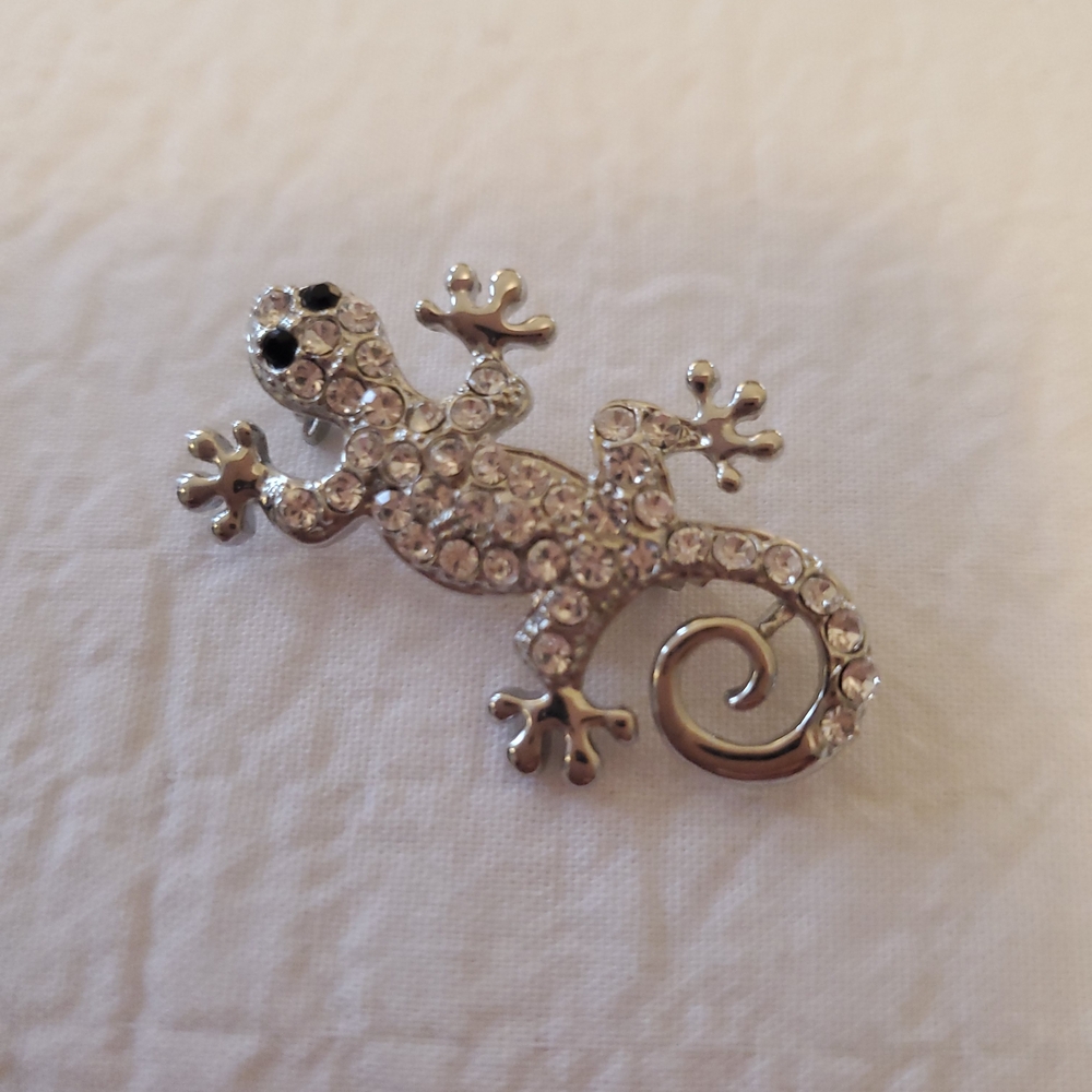 Sparkling Lizard Brooch
